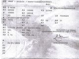 une photo d'un ticket de caisse sur laquelle figure la photo d'une voiture