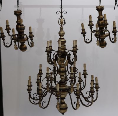 a chandelier that is hanging from the ceiling
