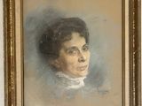 portrait d'une femme en robe blanche, dans un cadre doré