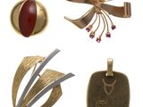 Plusieurs types de bijoux sont présentés sur un fond blanc