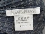 the label on a ball of yarn that is on a gray surface