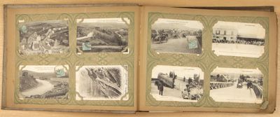 un livre ouvert dont les pages comportent des photos de personnes