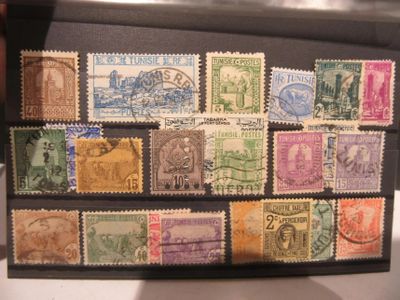 une photo d'une photo d'une collection de timbres