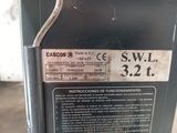 une photo d'un parcmètre sur lequel est collé un autocollant