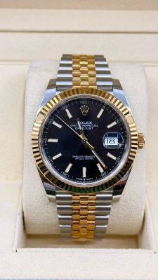 Montre Rolex à cadran noir et bracelet bicolore en or