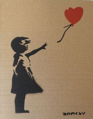 un tableau représentant une petite fille tenant un ballon rouge en forme de cœur