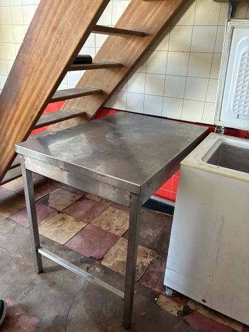 Table inox mauvais état