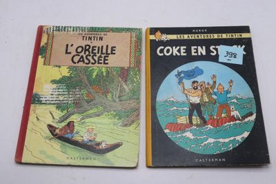 deux livres sont posés l'un à côté de l'autre sur une table