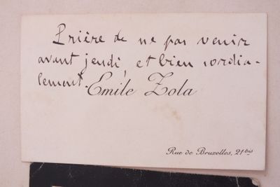 une feuille de papier sur laquelle on peut écrire