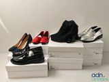 plusieurs paires de chaussures pour femmes posées sur des cartons