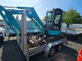 un camion équipé d'une grue à l'arrière