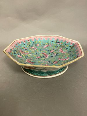 CHINE, XIXe Ravier en porcelaine et émaux de la famille rose…