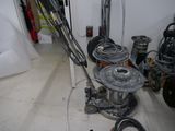 a machine that is sitting on the floor in a room