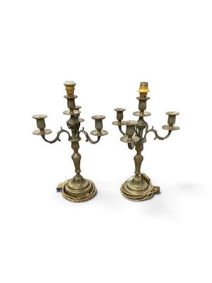 paire de candélabres anciens en laiton avec bougeoirs