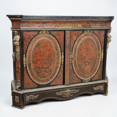 une armoire à deux portes