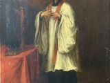 un vieux tableau représentant un homme vêtu d'une robe blanche, debout près d'une table