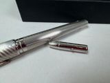 a pen that is laying on a table