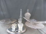 un plateau en argent avec une bouteille en verre et un plateau en argent avec une bouteille en verre et un plateau en argent avec un plateau en argent et un plateau en argent avec un plateau en argent