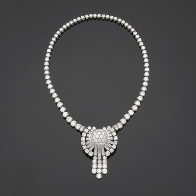 un collier Art déco en perles et diamants
