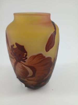 Vase en pâte de verre, portant une marque Gallé , à décor fl…