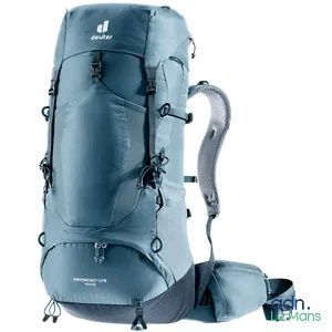 Le sac à dos est bleu et comporte deux bretelles.