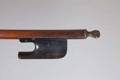Archet de contrebasse de Joseph THOMASSIN, fait vers 1935, s…