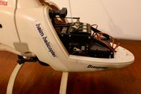 Hélicoptère télécommandé en plastique blanc. (photo 2)