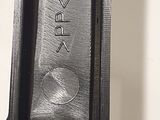 a close up of a metal object with the word vrr on it