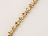 un bracelet en or jaune et diamants