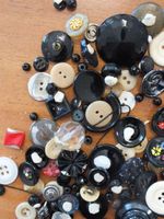 Lot de boutons majoritairement en jais (photo 5)