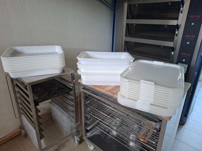 13 bacs rectangulaires avec couvercles