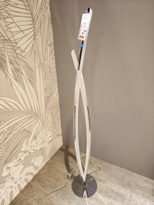 an image of a floor lamp with a cord attached to it
