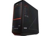 un ordinateur de bureau noir et rouge sur fond blanc