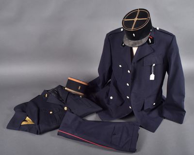 an image of a uniform of a military officer on a grey background