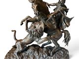 statue représentant un homme à cheval avec un lion sur un rocher