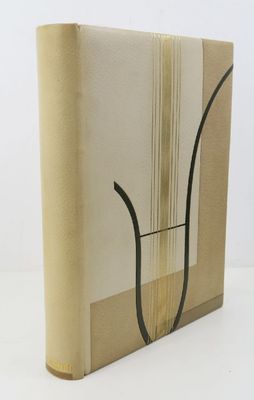 une image représentant un livre dont la couverture présente un motif incurvé