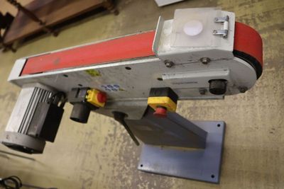 a machine that is sitting on the floor next to a table