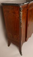 Cabinet à hauteur d'appui à ressaut centrale, en bois de pla… (photo 3)