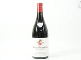 une bouteille de vin posée sur une table