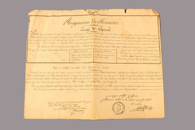 un vieux document comportant des inscriptions et un cachet