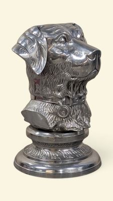 Tête de Chien Sculpture en métal chromé sur socle à piédouch…