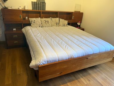 Lit 200 x 200 à encadrement de palissandre, tête L 306 - H 1…