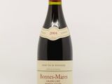 la bouteille de vin rouge est posée sur la table