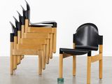 six chairs that are sitting next to each other in a room