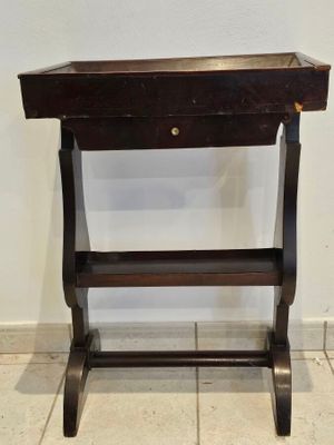 13 / mil / Table tricoteuse ou d'appoint en bois ouvran…