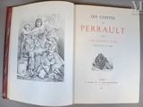 un livre ouvert sur lequel figure le dessin d'une famille assise sur un banc