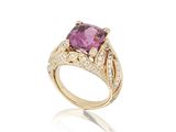 une bague en tourmaline rose et diamant