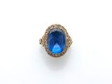 une bague en saphir et diamant