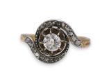 une image d'une bague en diamant sur fond blanc