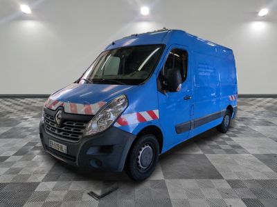 la photo d'une camionnette bleue garée dans un garage